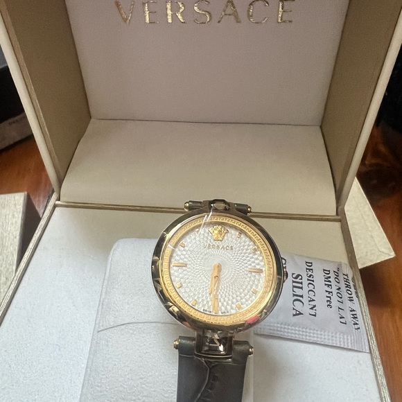 Versace Watch - Picture 3 of 4